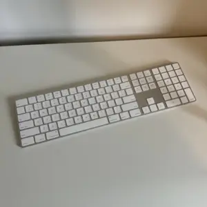 Renewed- Apple Magic Keyboard With Numeric Keypad White