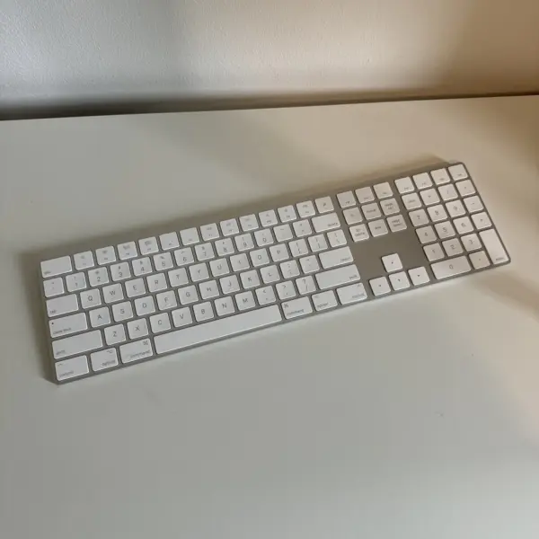 Renewed- Apple Magic Keyboard With Numeric Keypad White